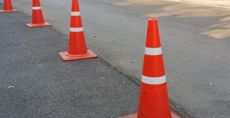 perbedaan-stick-cone-dan-traffic-cone
